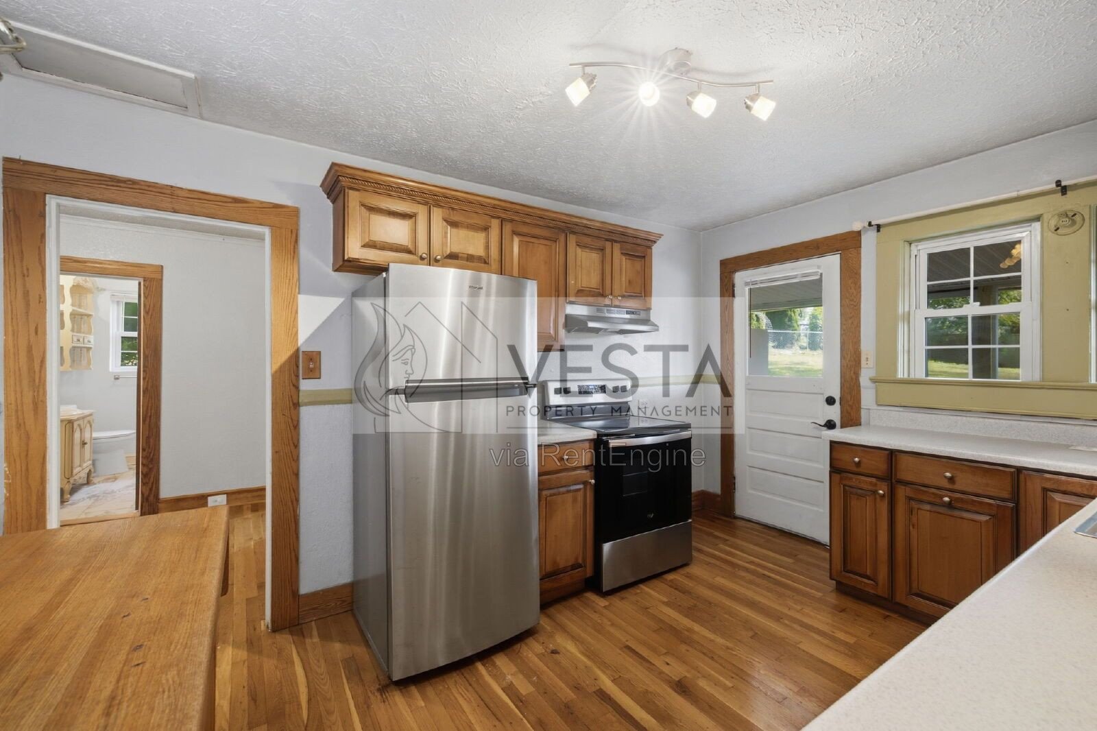 Top-Floor 2BR/1BA Duplex with Mountain Views – Utilities Covered property image