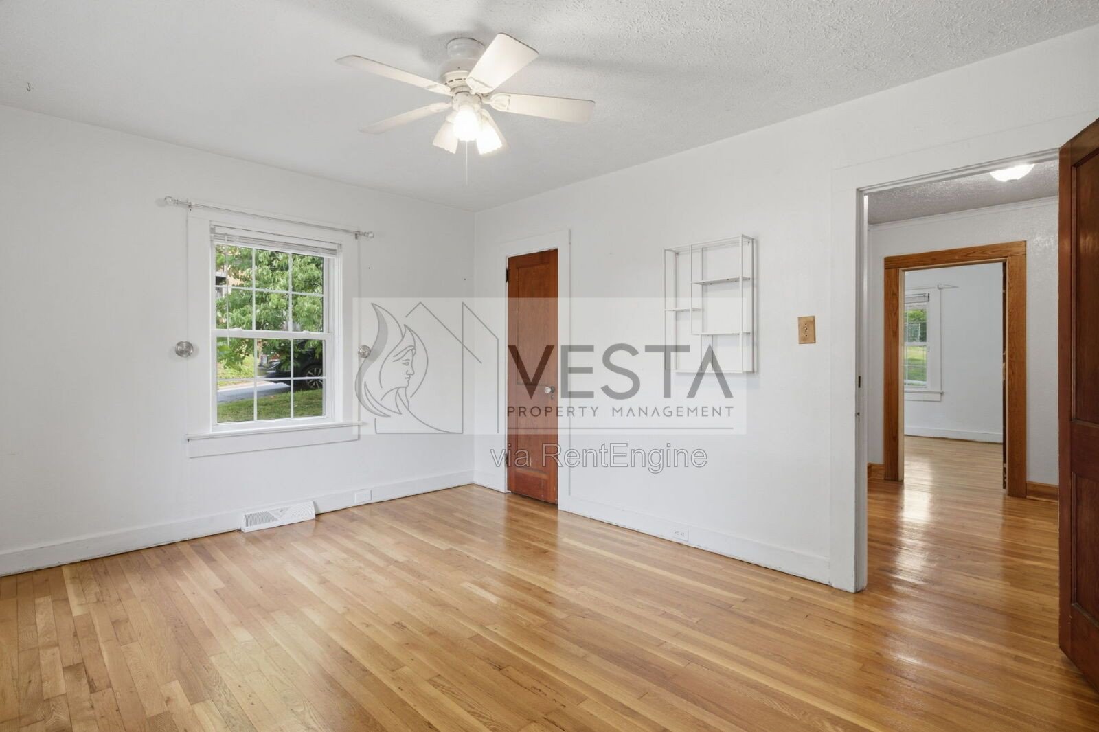 Top-Floor 2BR/1BA Duplex with Mountain Views – Utilities Covered property image