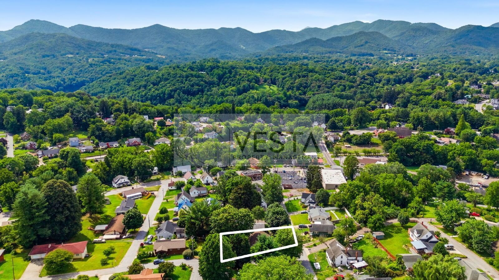 Top-Floor 2BR/1BA Duplex with Mountain Views – Utilities Covered property image