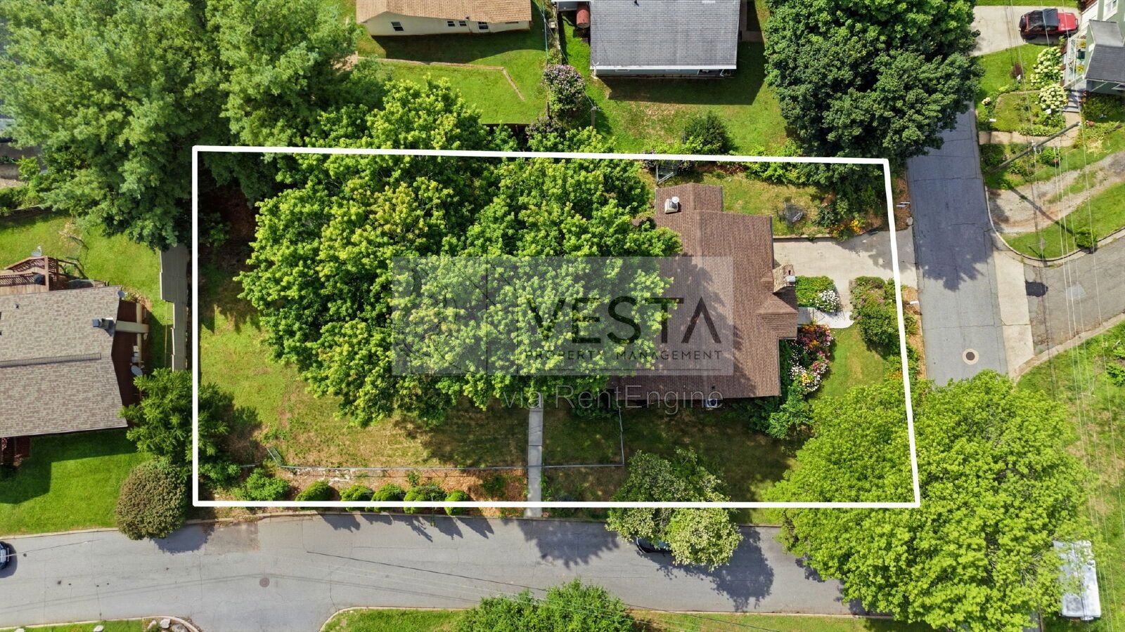 Top-Floor 2BR/1BA Duplex with Mountain Views – Utilities Covered property image