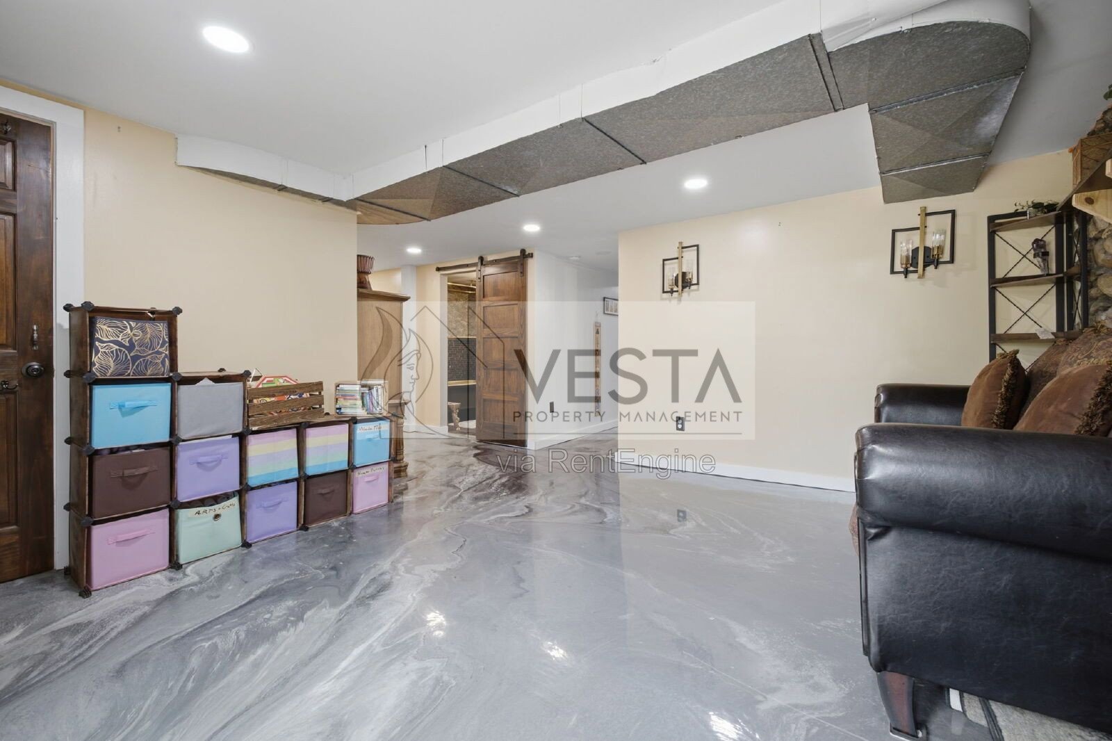Top-Floor 2BR/1BA Duplex with Mountain Views – Utilities Covered property image