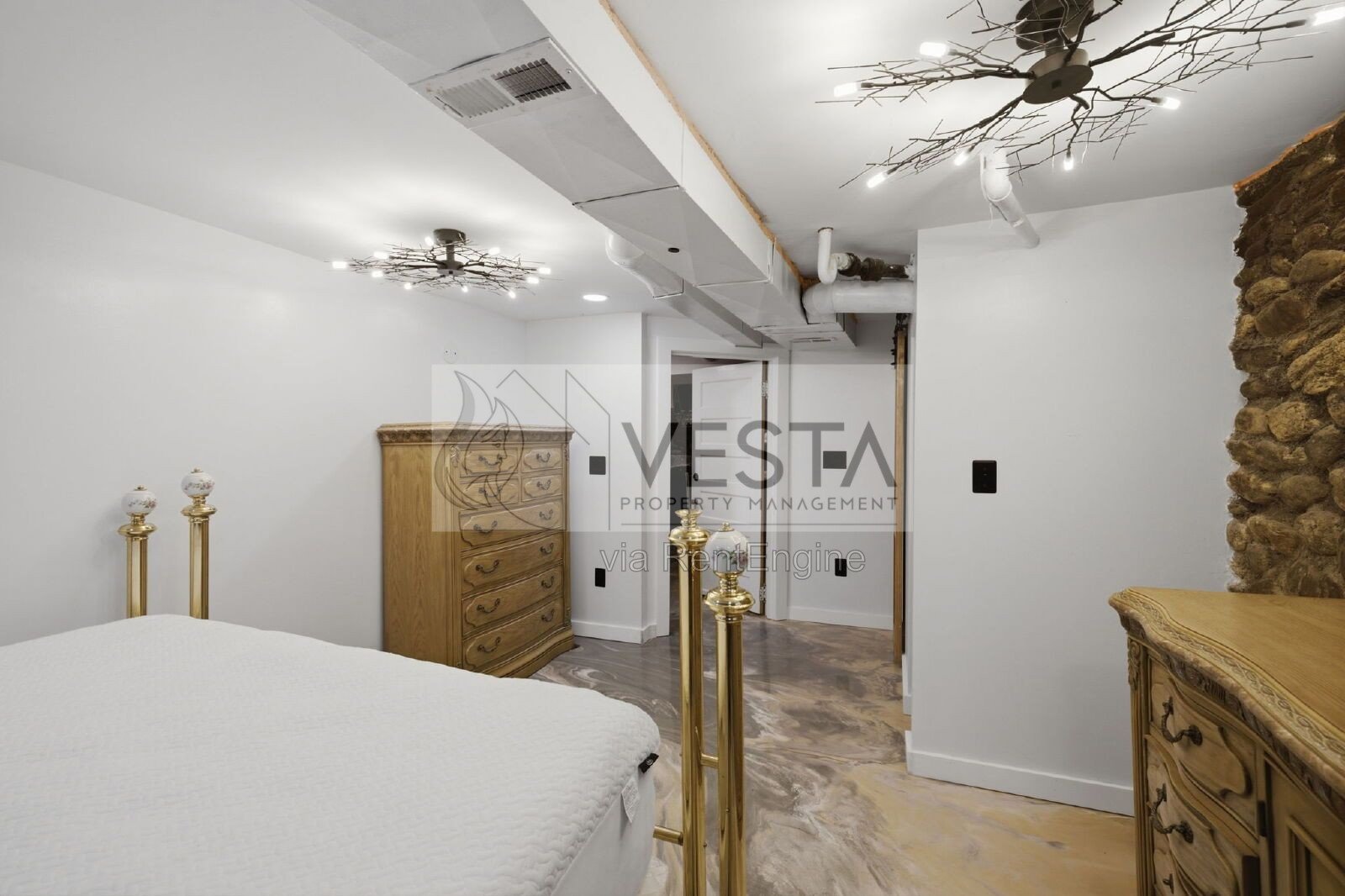 Top-Floor 2BR/1BA Duplex with Mountain Views – Utilities Covered property image