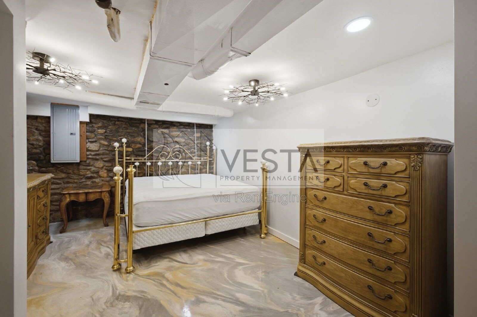 Top-Floor 2BR/1BA Duplex with Mountain Views – Utilities Covered property image