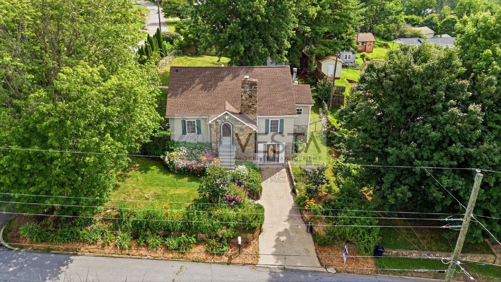 Top-Floor 2BR/1BA Duplex with Mountain Views – Utilities Covered property image