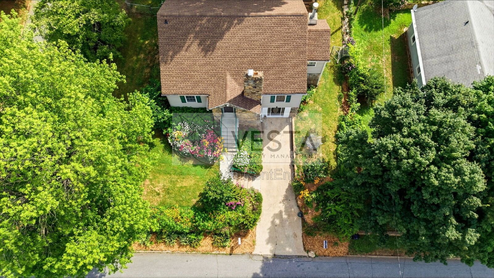 Top-Floor 2BR/1BA Duplex with Mountain Views – Utilities Covered property image