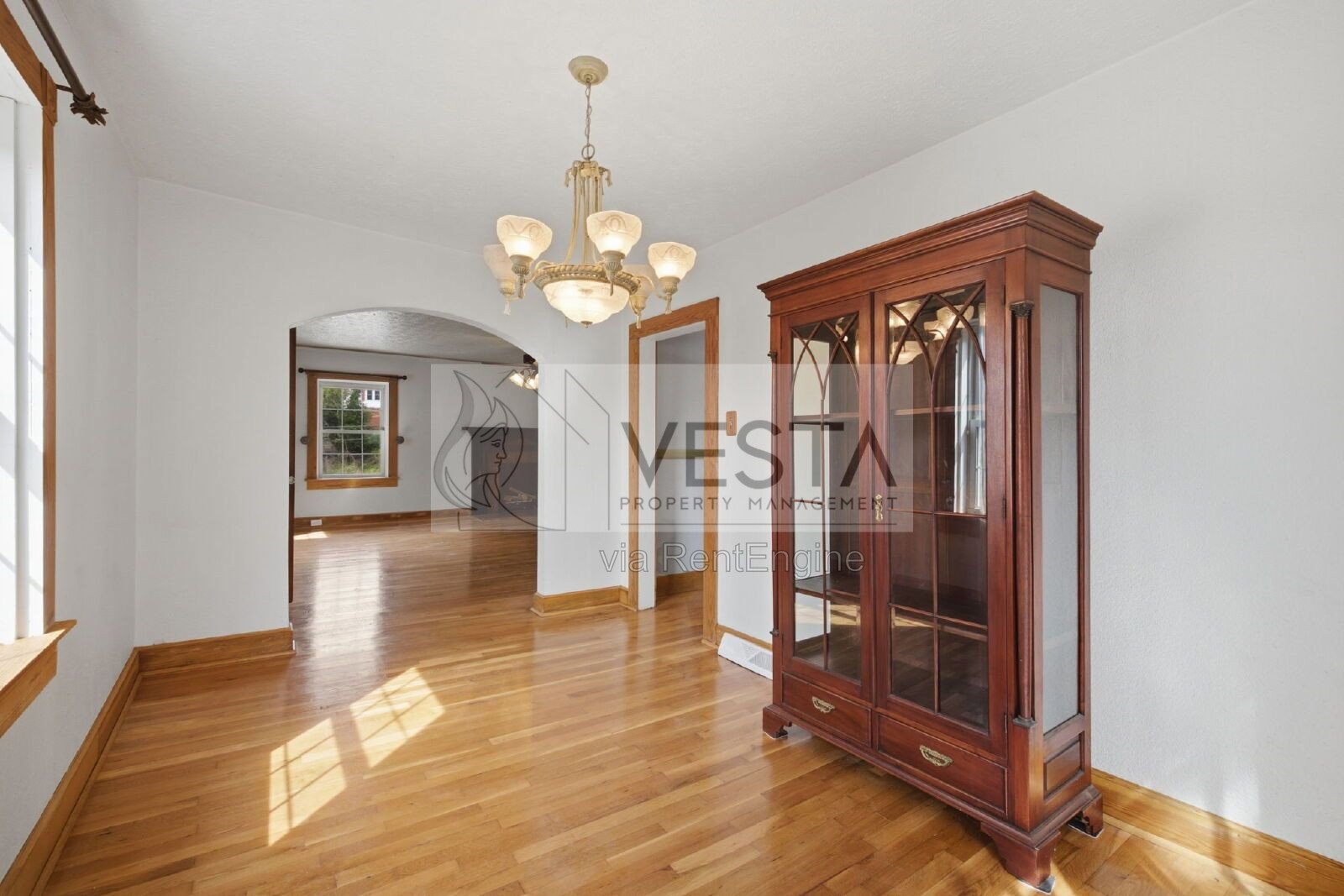 Top-Floor 2BR/1BA Duplex with Mountain Views – Utilities Covered property image