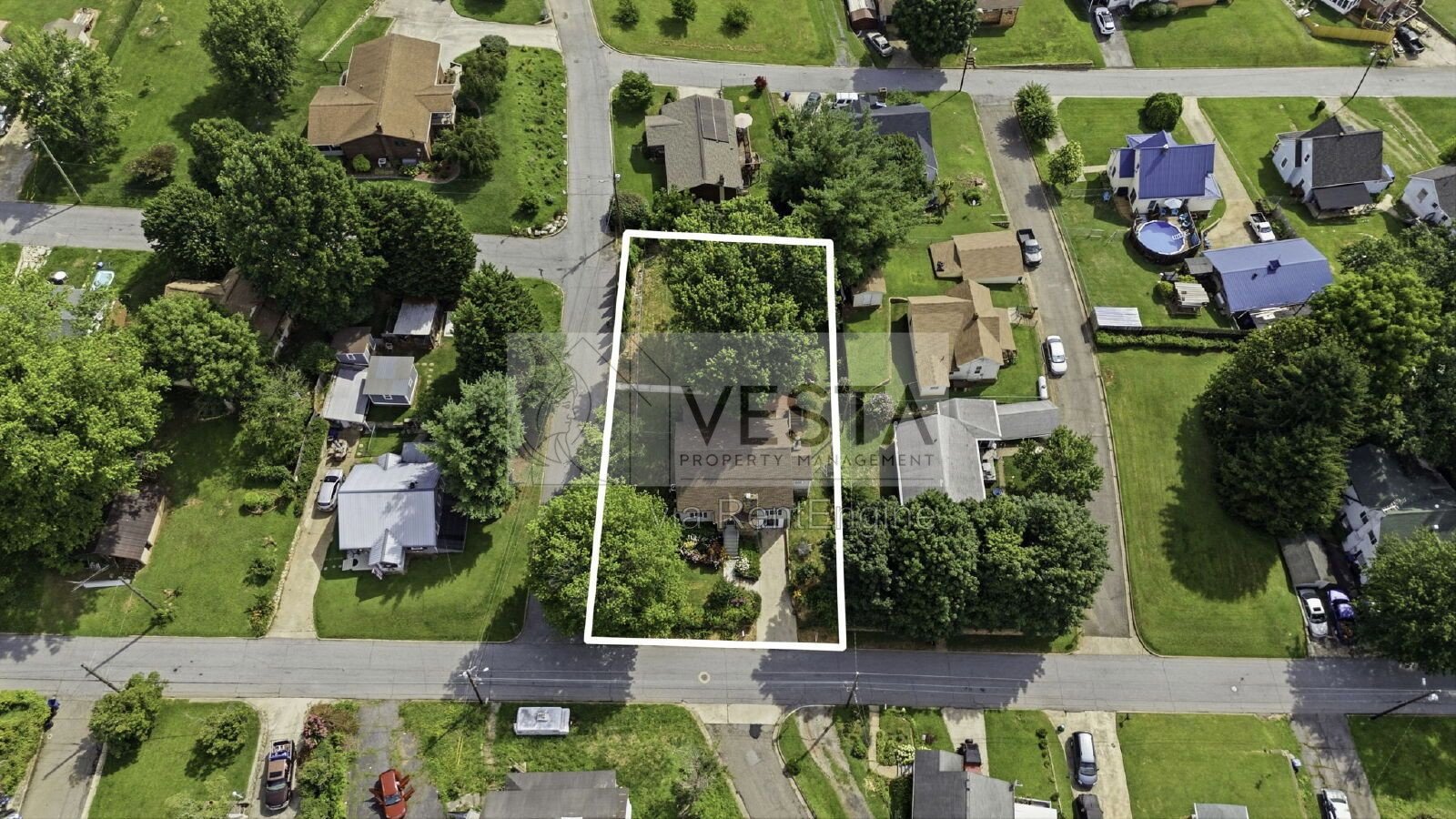 Top-Floor 2BR/1BA Duplex with Mountain Views – Utilities Covered property image