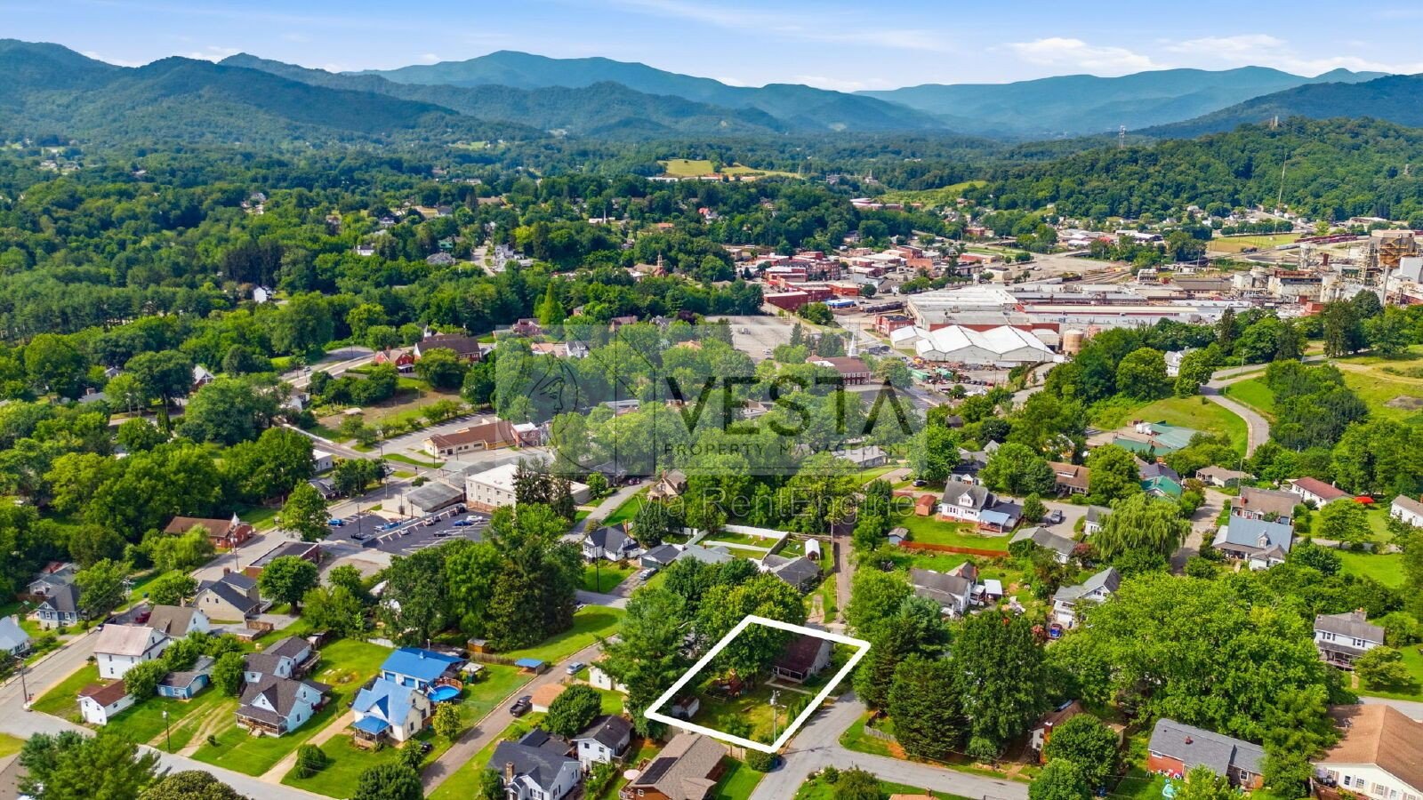 Top-Floor 2BR/1BA Duplex with Mountain Views – Utilities Covered property image