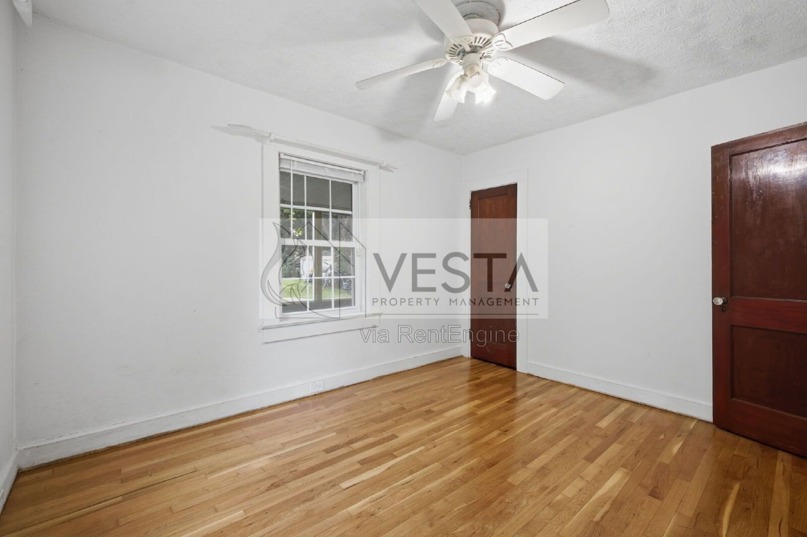 Top-Floor 2BR/1BA Duplex with Mountain Views – Utilities Covered property image