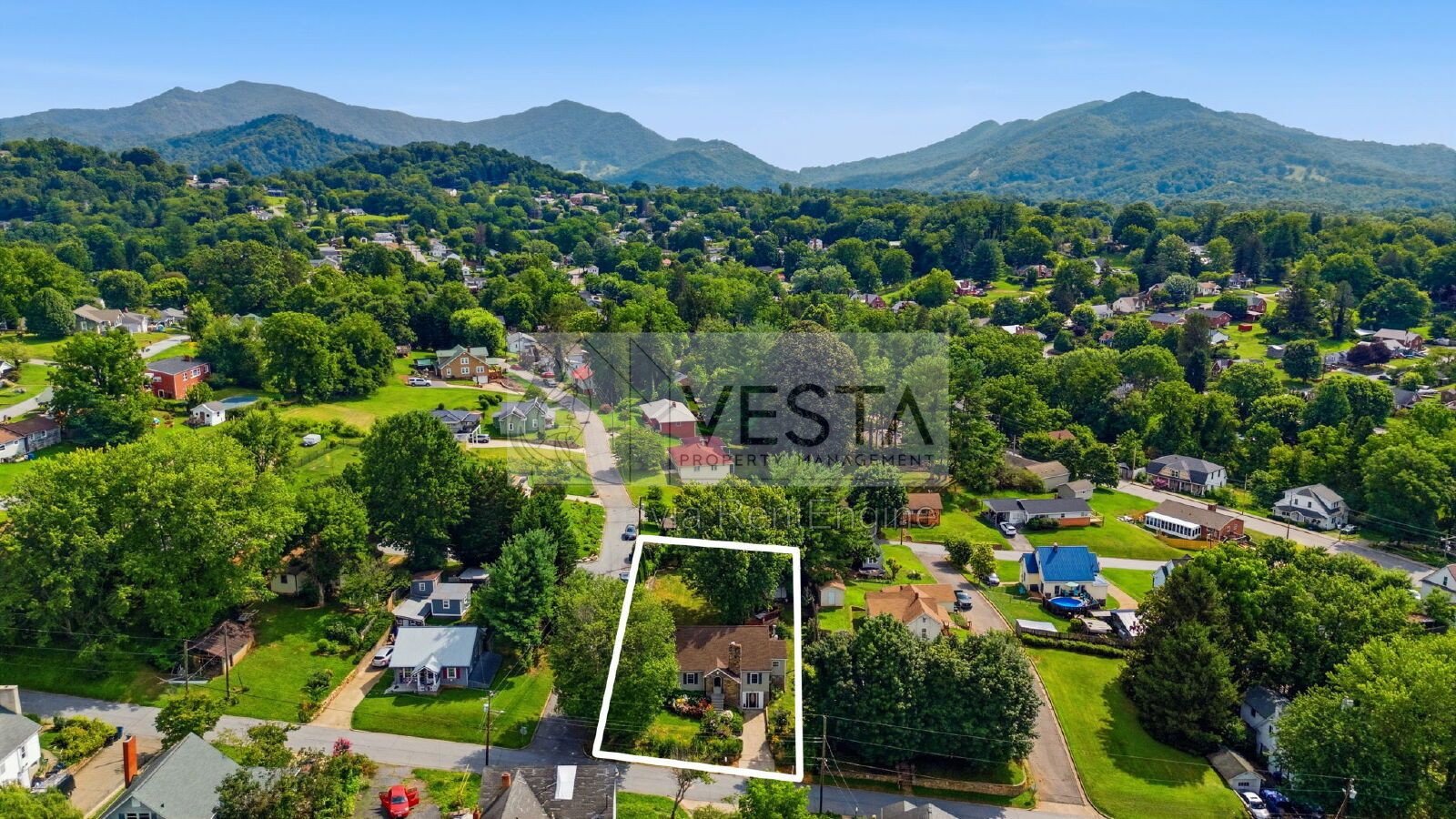 Top-Floor 2BR/1BA Duplex with Mountain Views – Utilities Covered property image