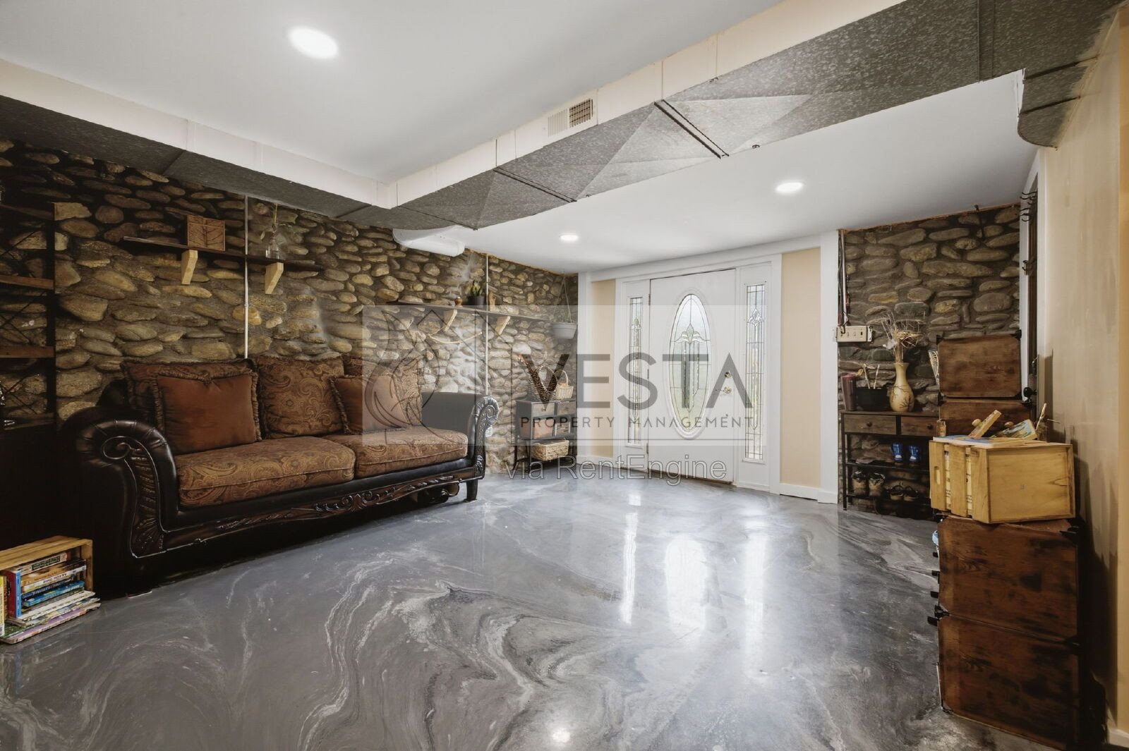 Top-Floor 2BR/1BA Duplex with Mountain Views – Utilities Covered property image