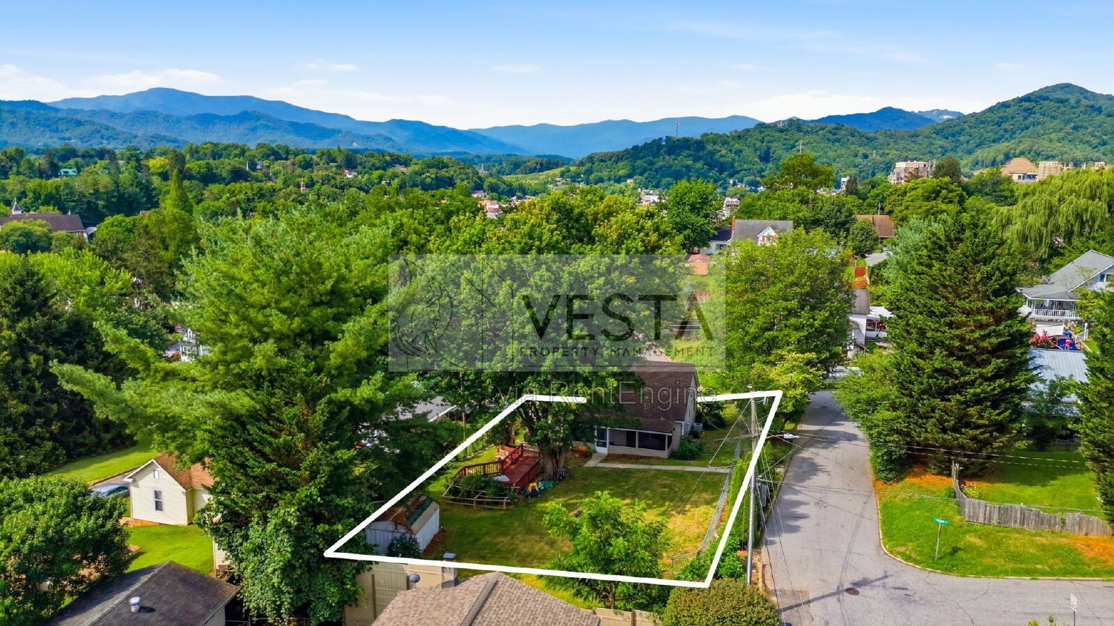 Top-Floor 2BR/1BA Duplex with Mountain Views – Utilities Covered property image