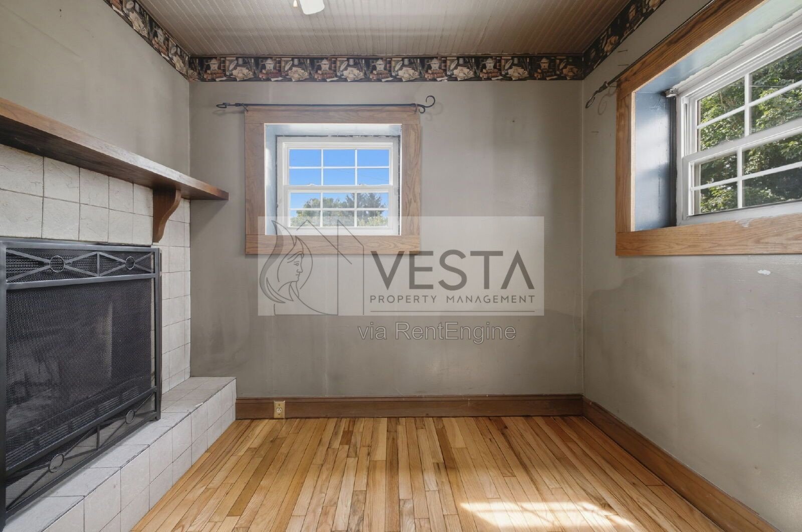 Top-Floor 2BR/1BA Duplex with Mountain Views – Utilities Covered property image