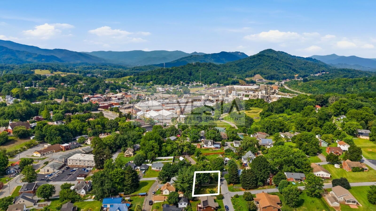 Top-Floor 2BR/1BA Duplex with Mountain Views – Utilities Covered property image