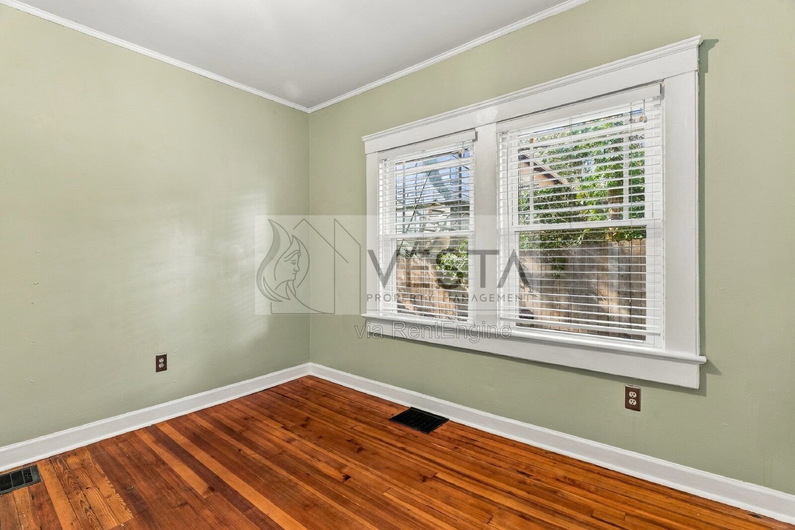 Charming 3BR/1.5BA Downtown Asheville Home with Fenced Yard & Screened Porch property image