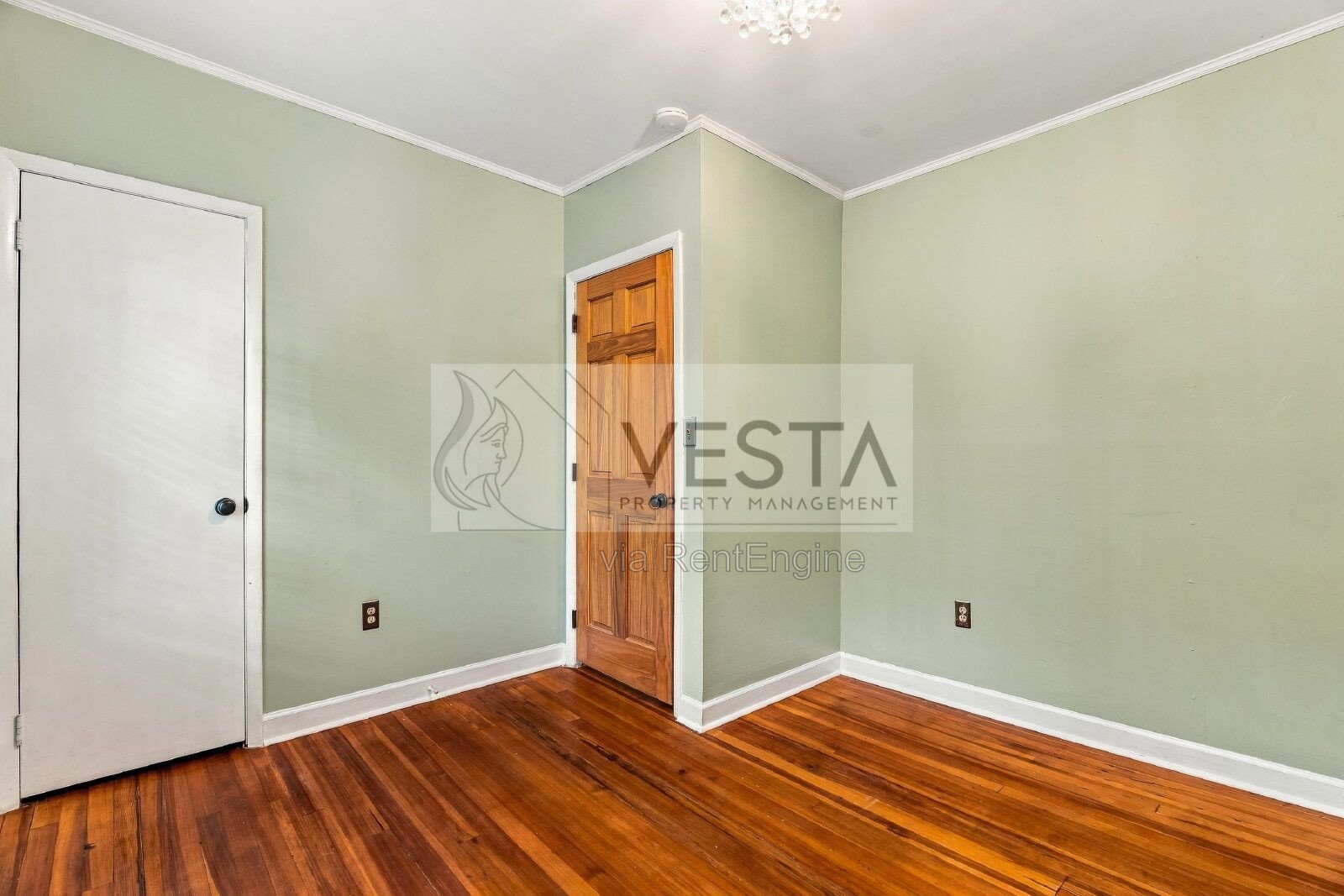Charming 3BR/1.5BA Downtown Asheville Home with Fenced Yard & Screened Porch property image