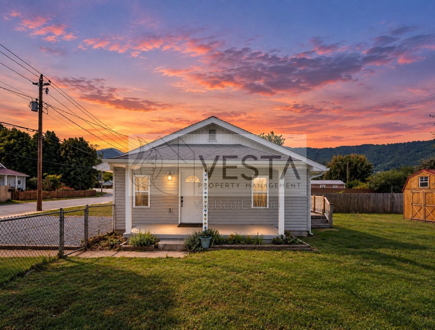 Charming 2BR/1BA Single-Family Home with Fenced Yard – Waynesville / Hazelwood Area property image