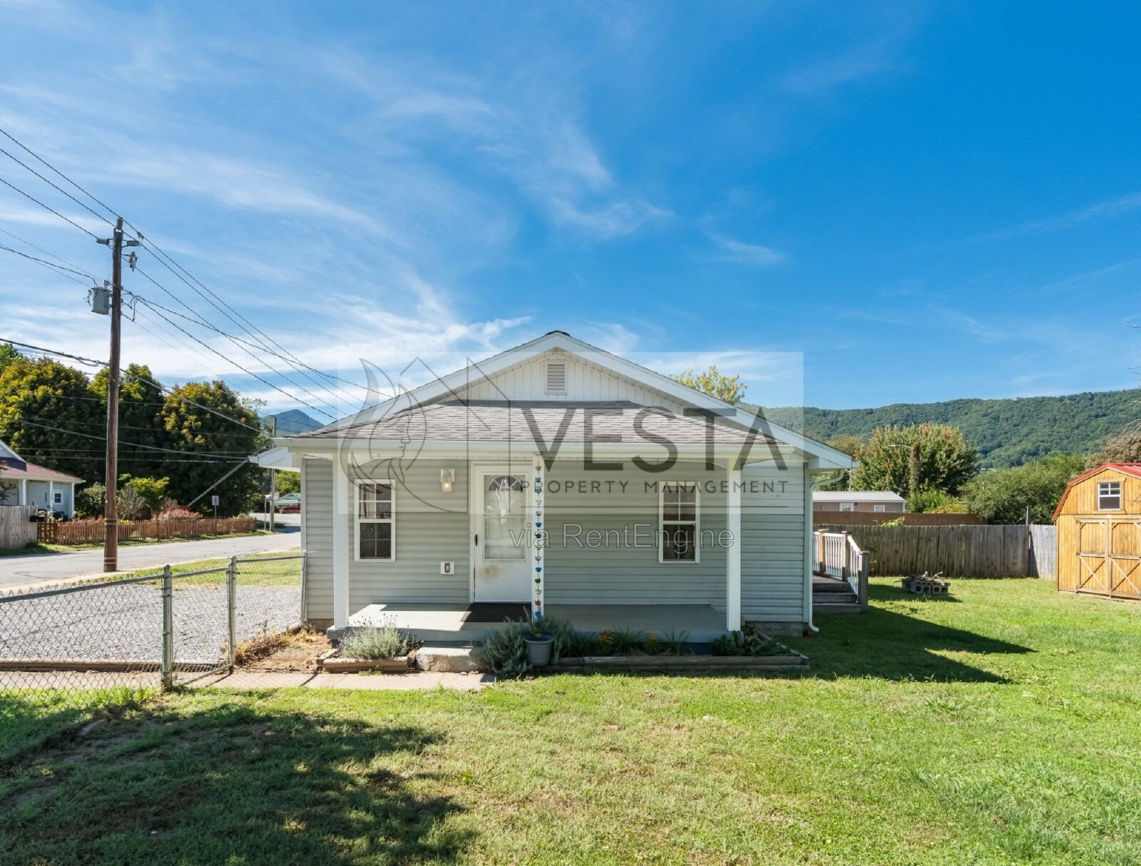 Charming 2BR/1BA Single-Family Home with Fenced Yard – Waynesville / Hazelwood Area property image