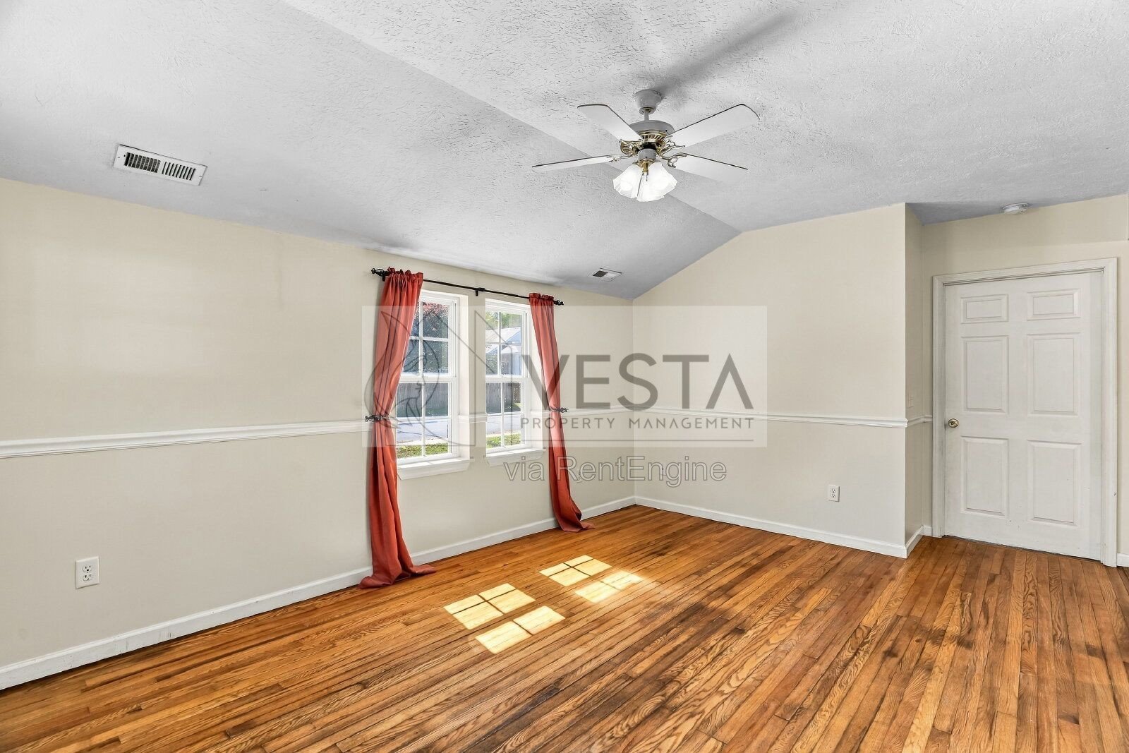 Charming 2BR/1BA Single-Family Home with Fenced Yard – Waynesville / Hazelwood Area property image
