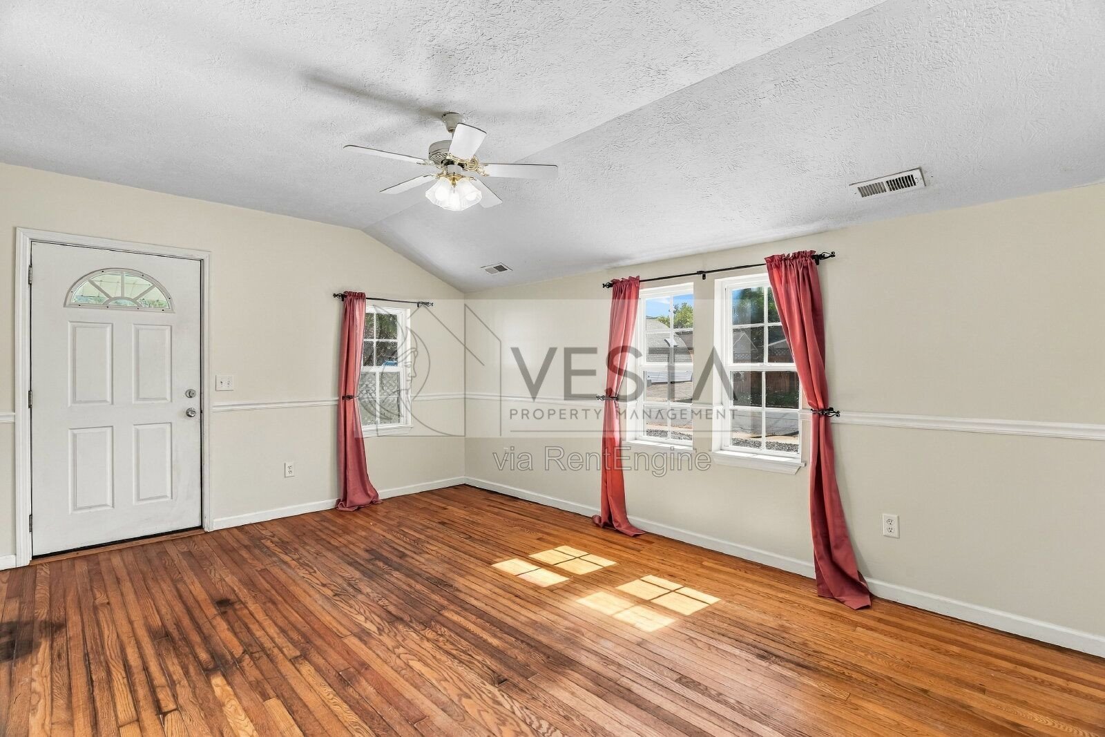 Charming 2BR/1BA Single-Family Home with Fenced Yard – Waynesville / Hazelwood Area property image