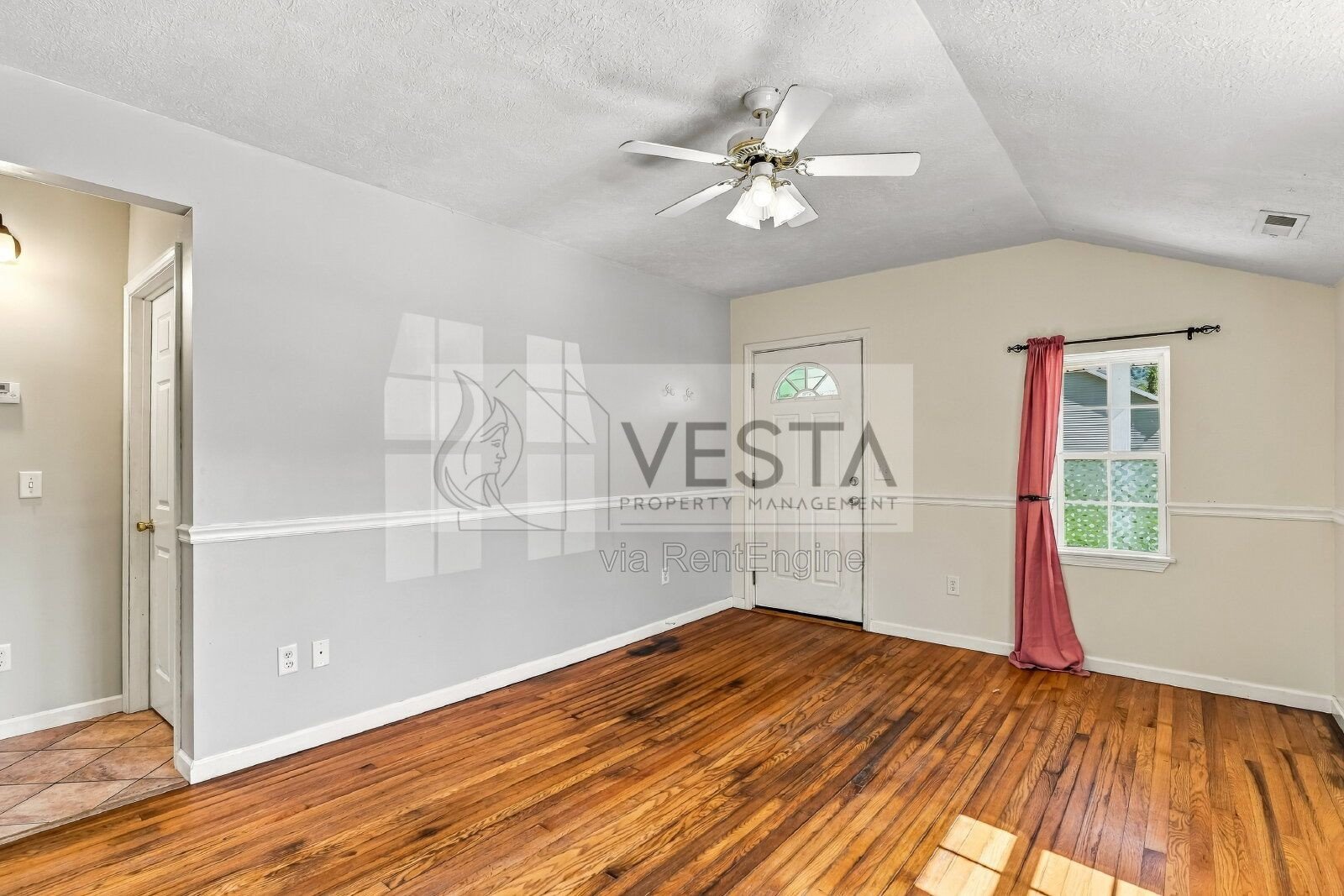 Charming 2BR/1BA Single-Family Home with Fenced Yard – Waynesville / Hazelwood Area property image