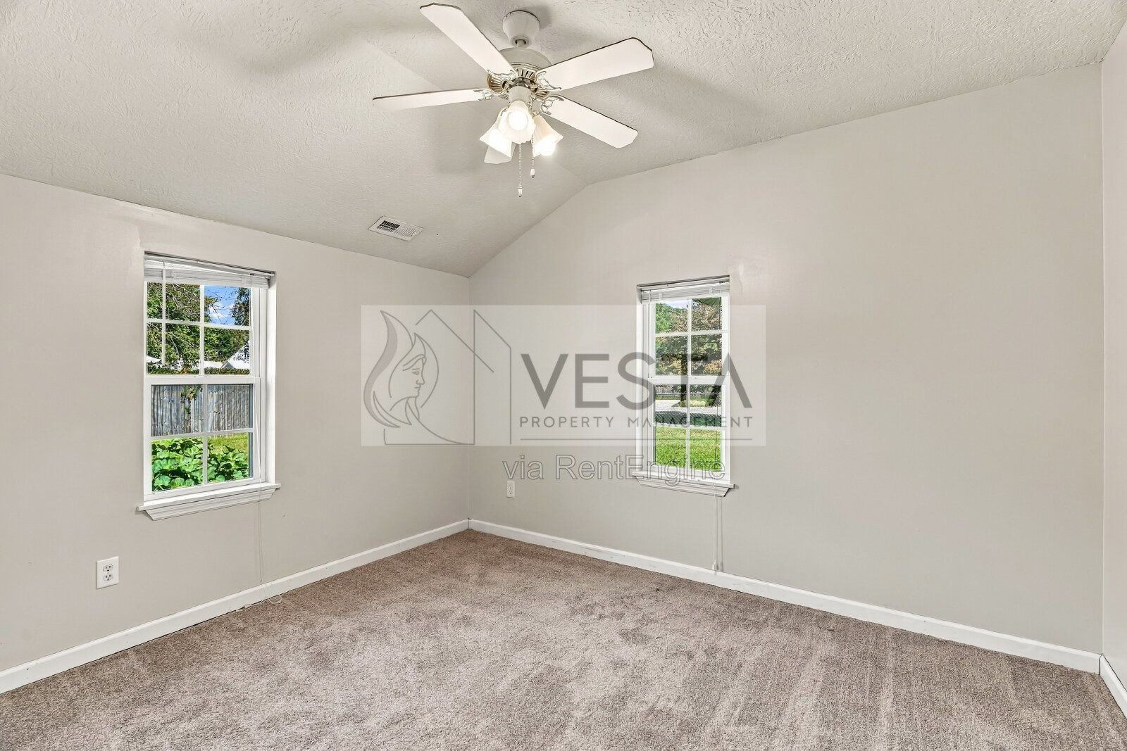 Charming 2BR/1BA Single-Family Home with Fenced Yard – Waynesville / Hazelwood Area property image