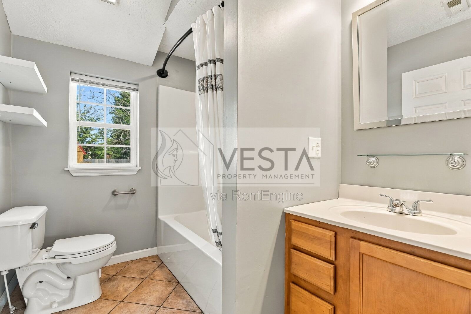 Charming 2BR/1BA Single-Family Home with Fenced Yard – Waynesville / Hazelwood Area property image