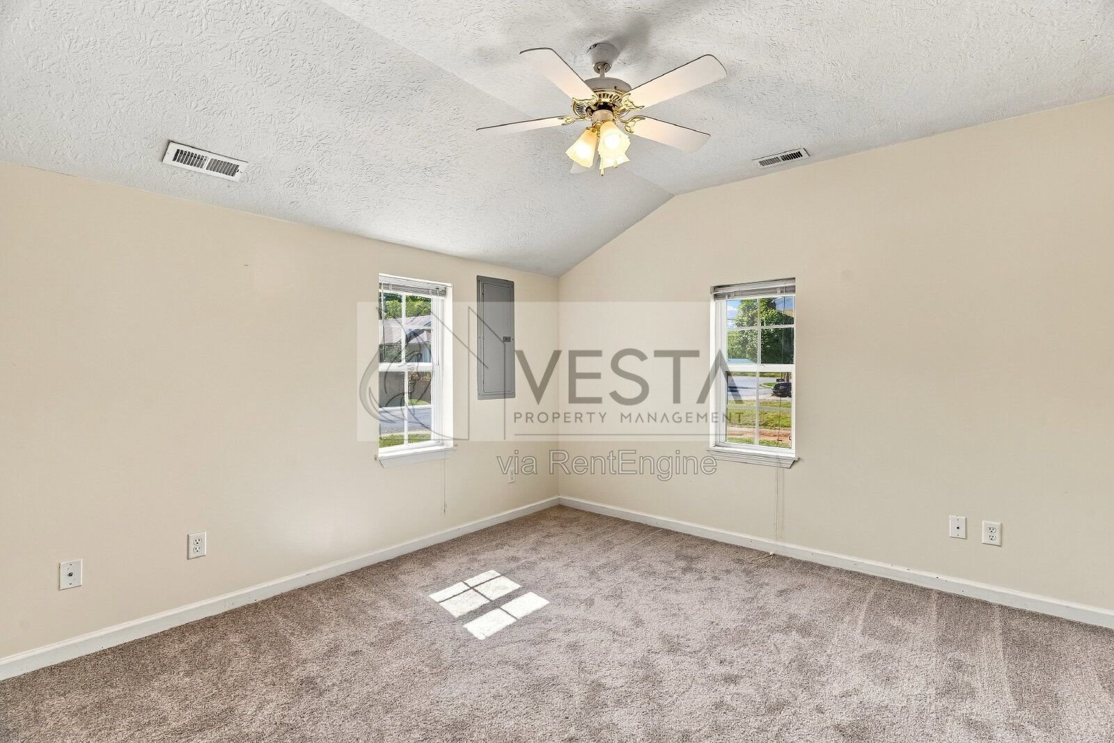 Charming 2BR/1BA Single-Family Home with Fenced Yard – Waynesville / Hazelwood Area property image