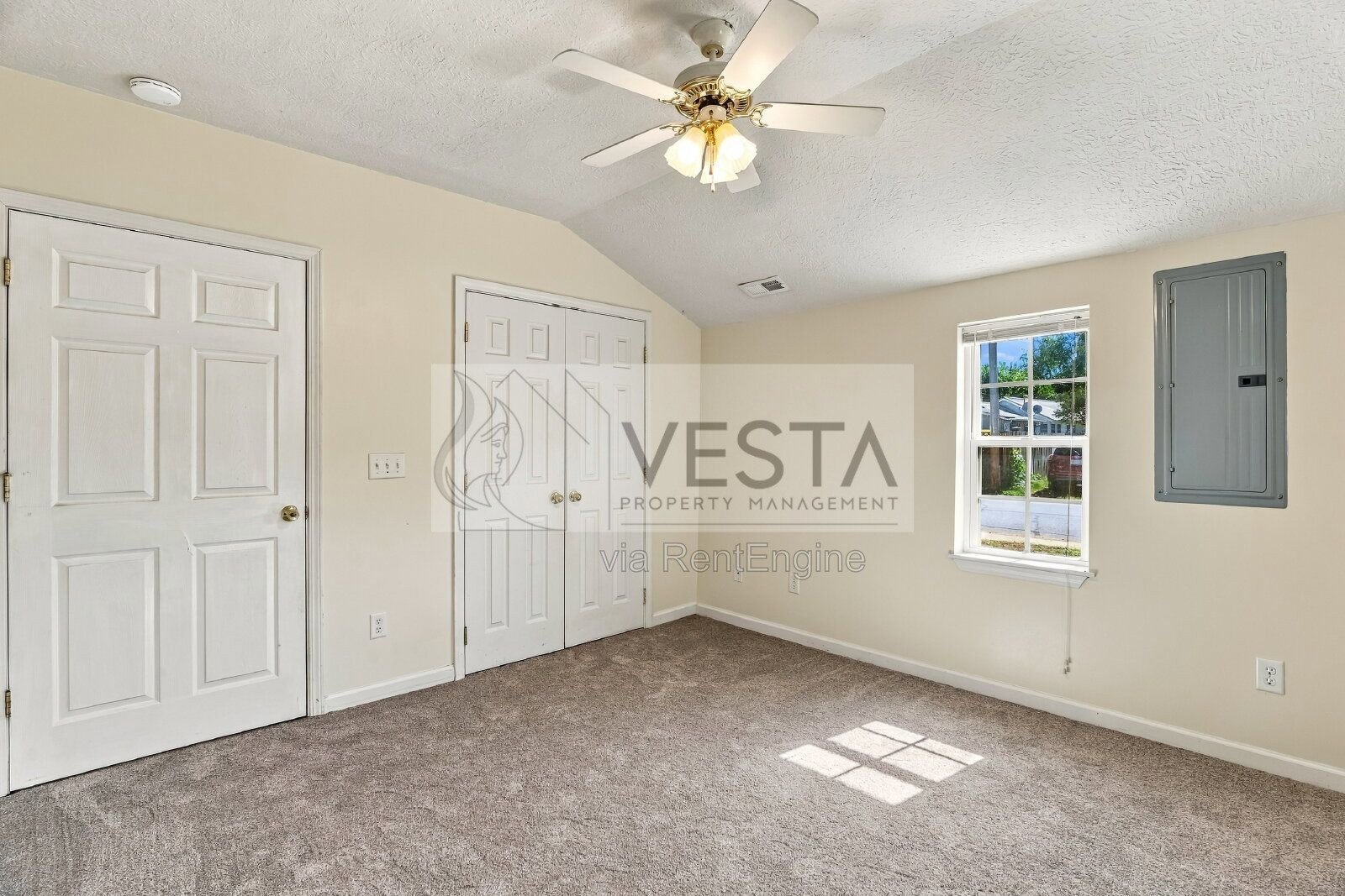 Charming 2BR/1BA Single-Family Home with Fenced Yard – Waynesville / Hazelwood Area property image