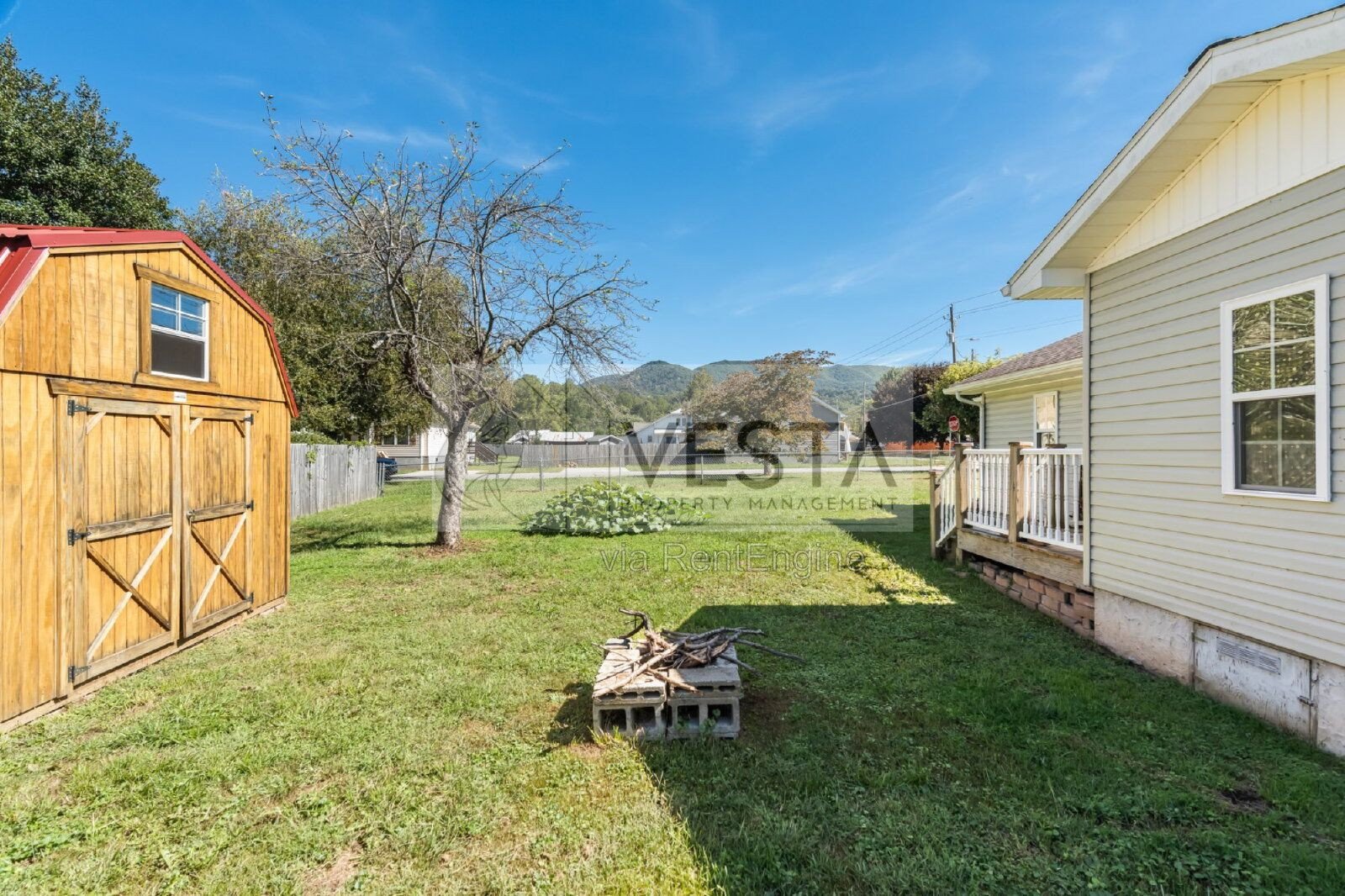 Charming 2BR/1BA Single-Family Home with Fenced Yard – Waynesville / Hazelwood Area property image