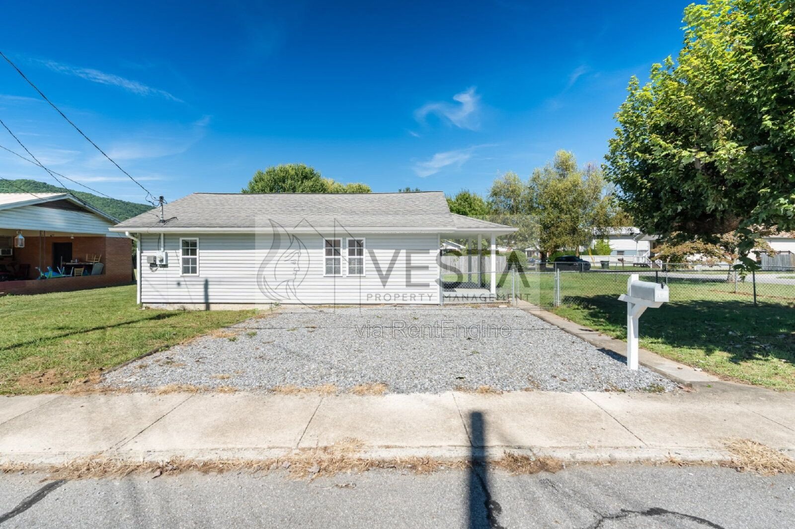 Charming 2BR/1BA Single-Family Home with Fenced Yard – Waynesville / Hazelwood Area property image