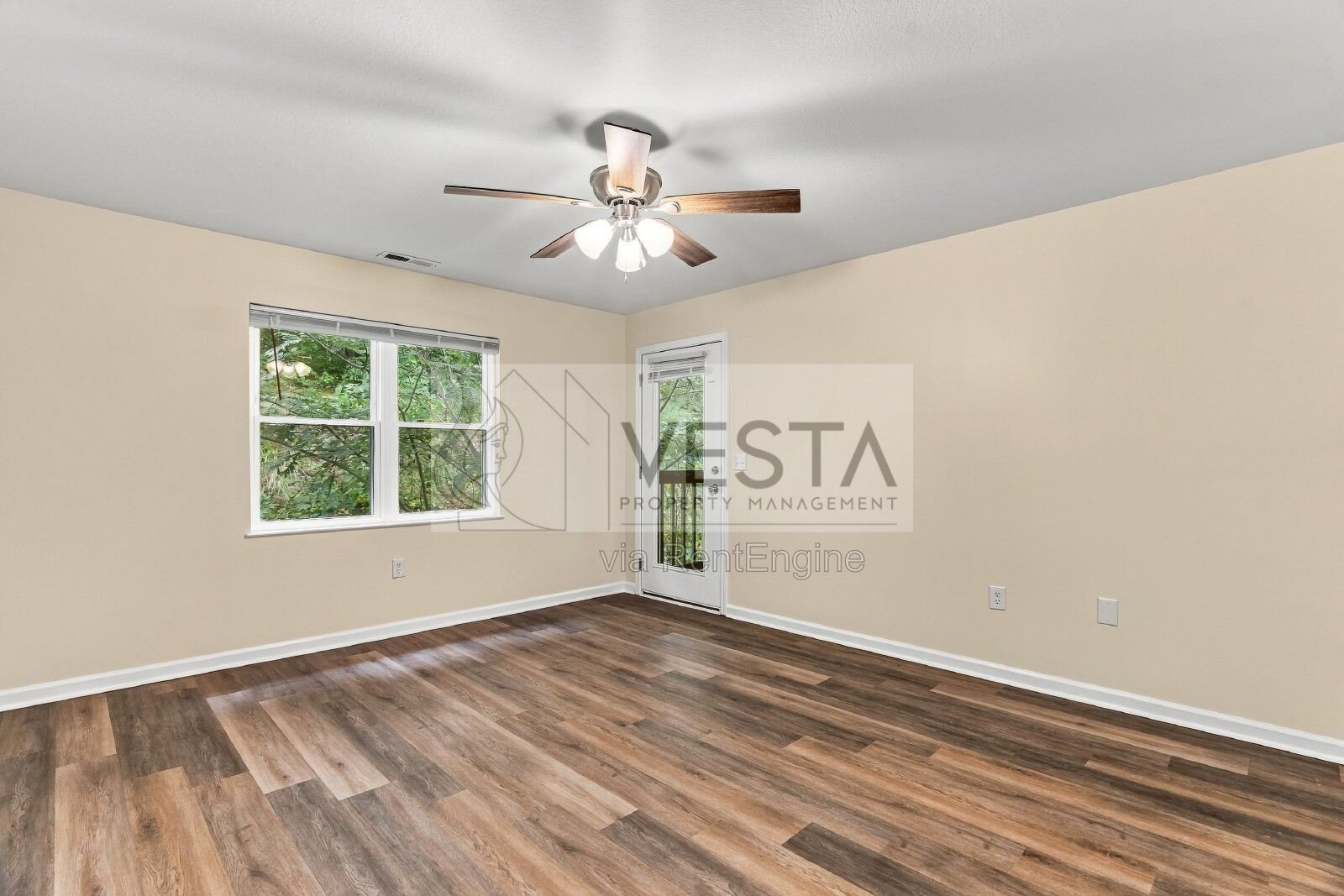 Spacious 2BR/2BA Condo in South Asheville – Gas Fireplace & Private Porch property image