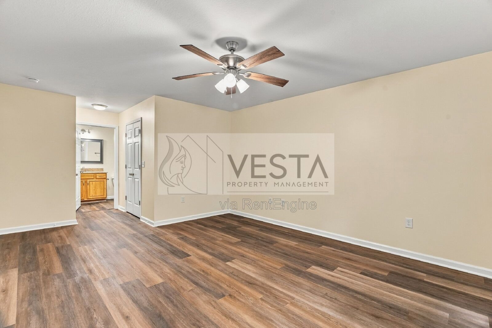 Spacious 2BR/2BA Condo in South Asheville – Gas Fireplace & Private Porch property image