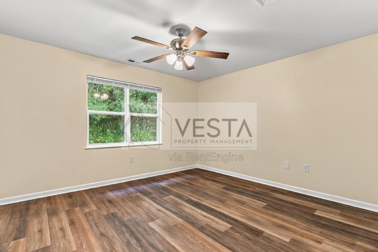 Spacious 2BR/2BA Condo in South Asheville – Gas Fireplace & Private Porch property image