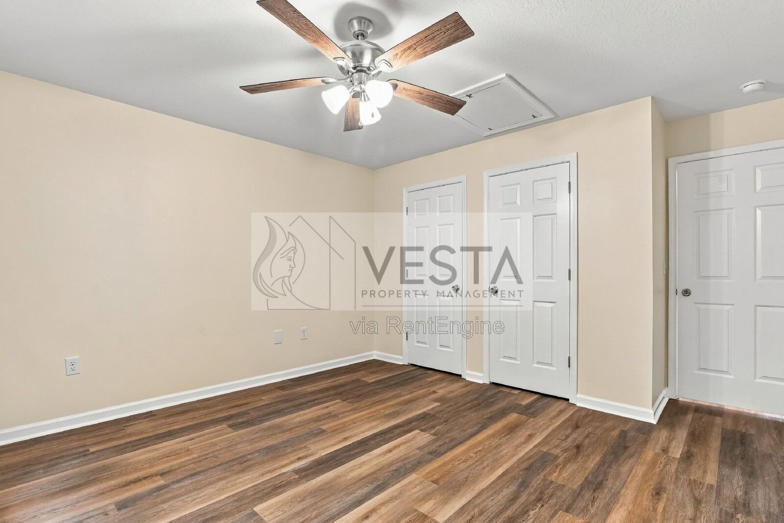 Spacious 2BR/2BA Condo in South Asheville – Gas Fireplace & Private Porch property image