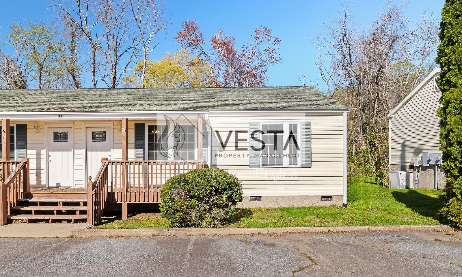 Charming 2BR/1BA Duplex with Private Deck in Peaceful Leicester Cul-de-Sac property image