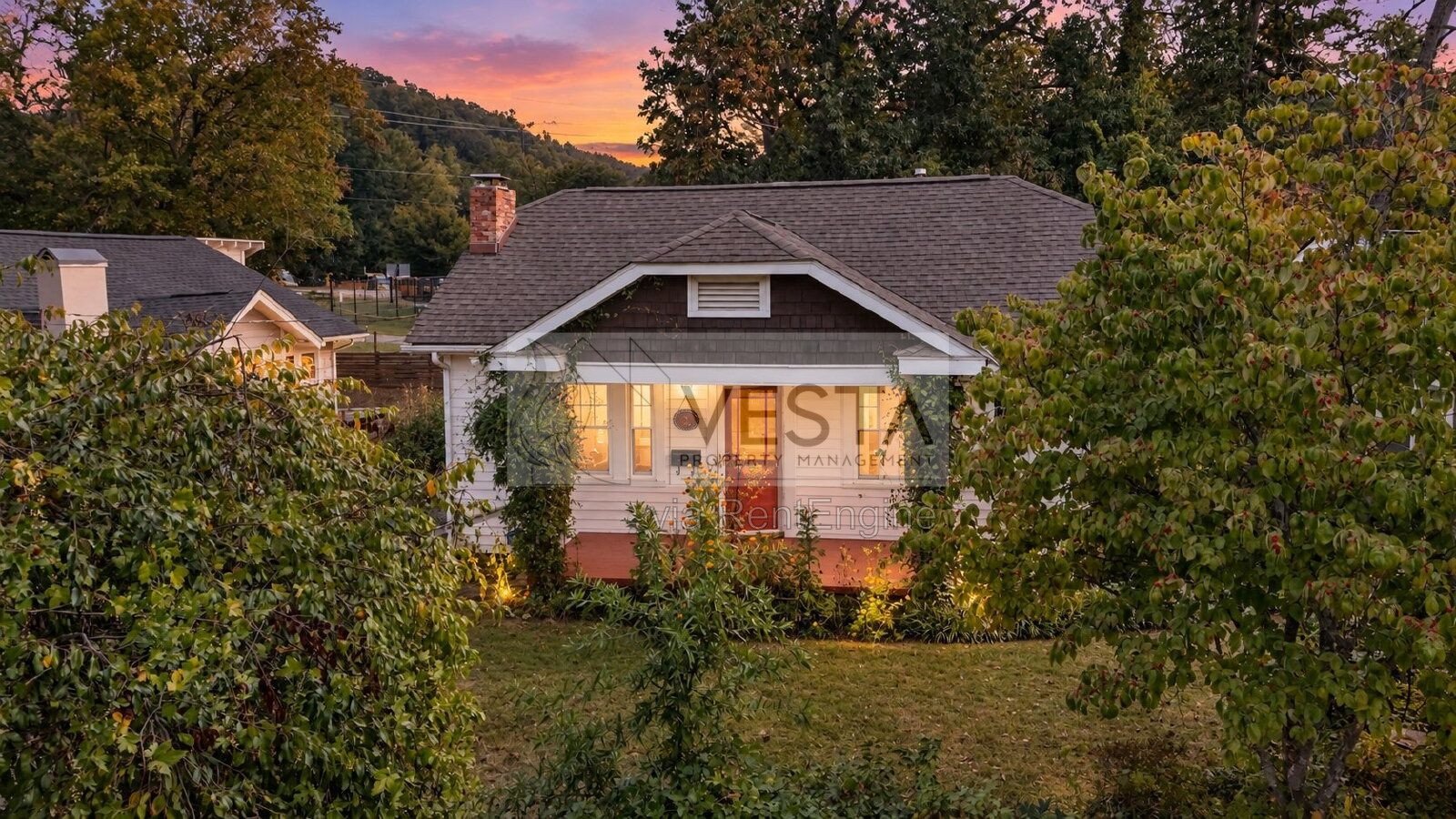 Charming 2-Bed Oasis in Asheville - Perfect Blend of Comfort and Convenience! property image