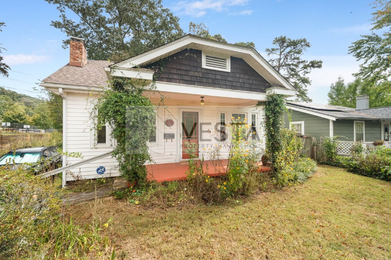 Charming 2-Bed Oasis in Asheville - Perfect Blend of Comfort and Convenience! property image