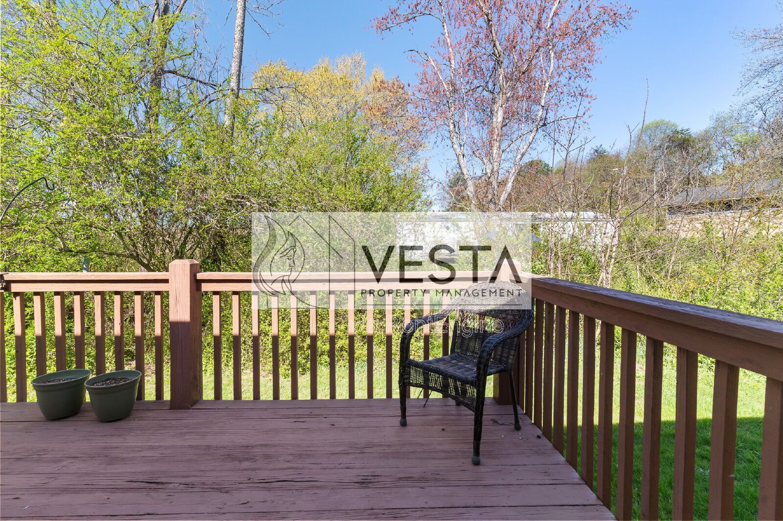 Charming 2BR/1BA Duplex with Private Deck in Peaceful Leicester Cul-de-Sac property image