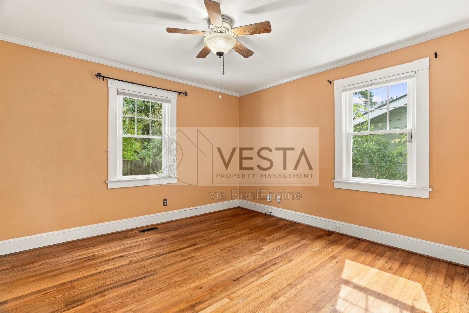 Charming 2-Bed Oasis in Asheville - Perfect Blend of Comfort and Convenience! property image