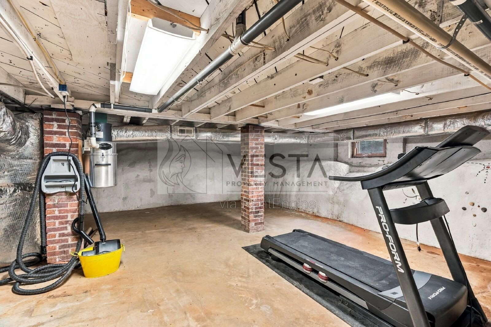 Charming 2-Bed Oasis in Asheville - Perfect Blend of Comfort and Convenience! property image