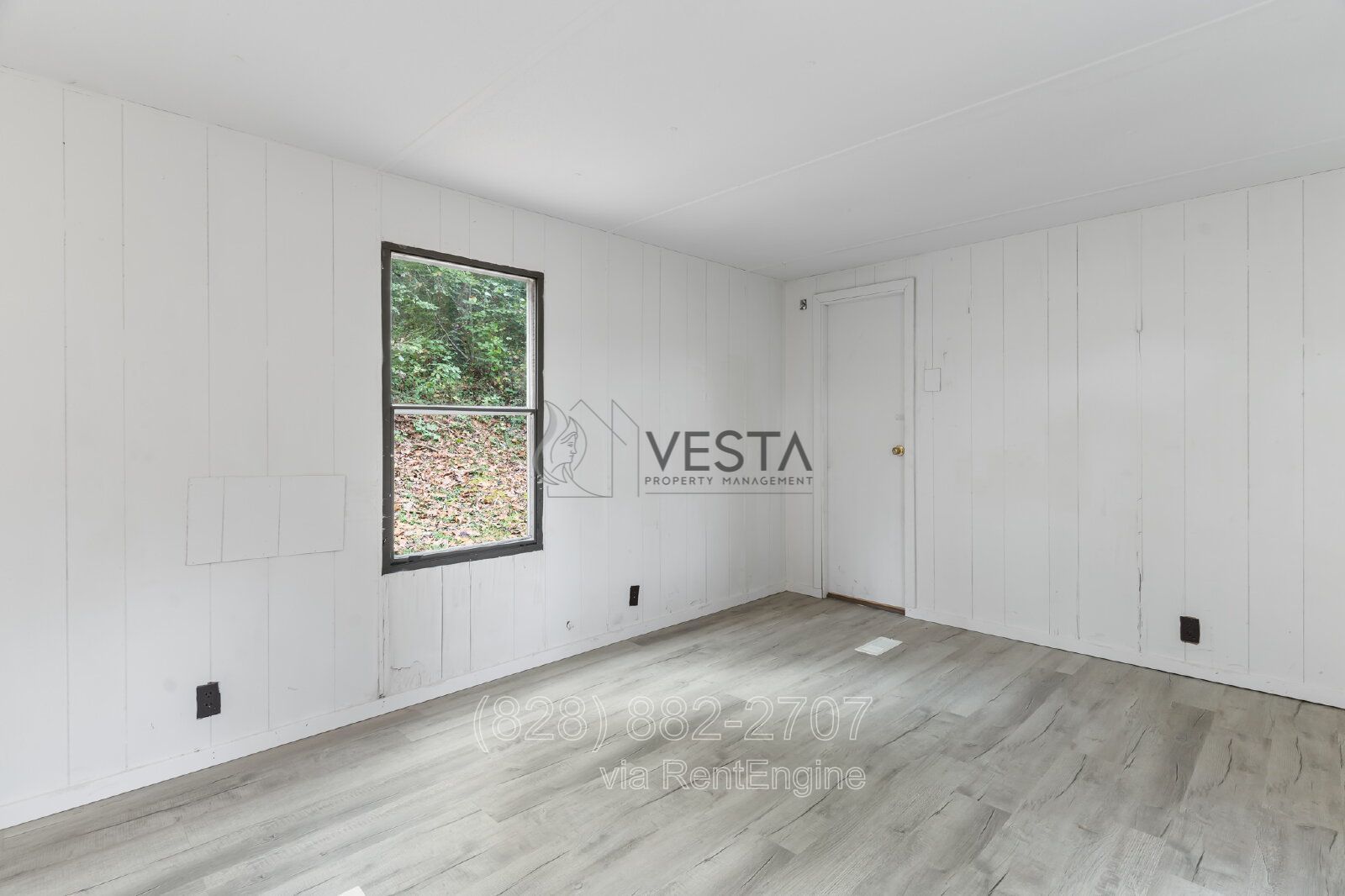 Updated 2BR/1BA Mobile Home in Asheville – Hilltop Setting, Housing Vouchers Accepted property image