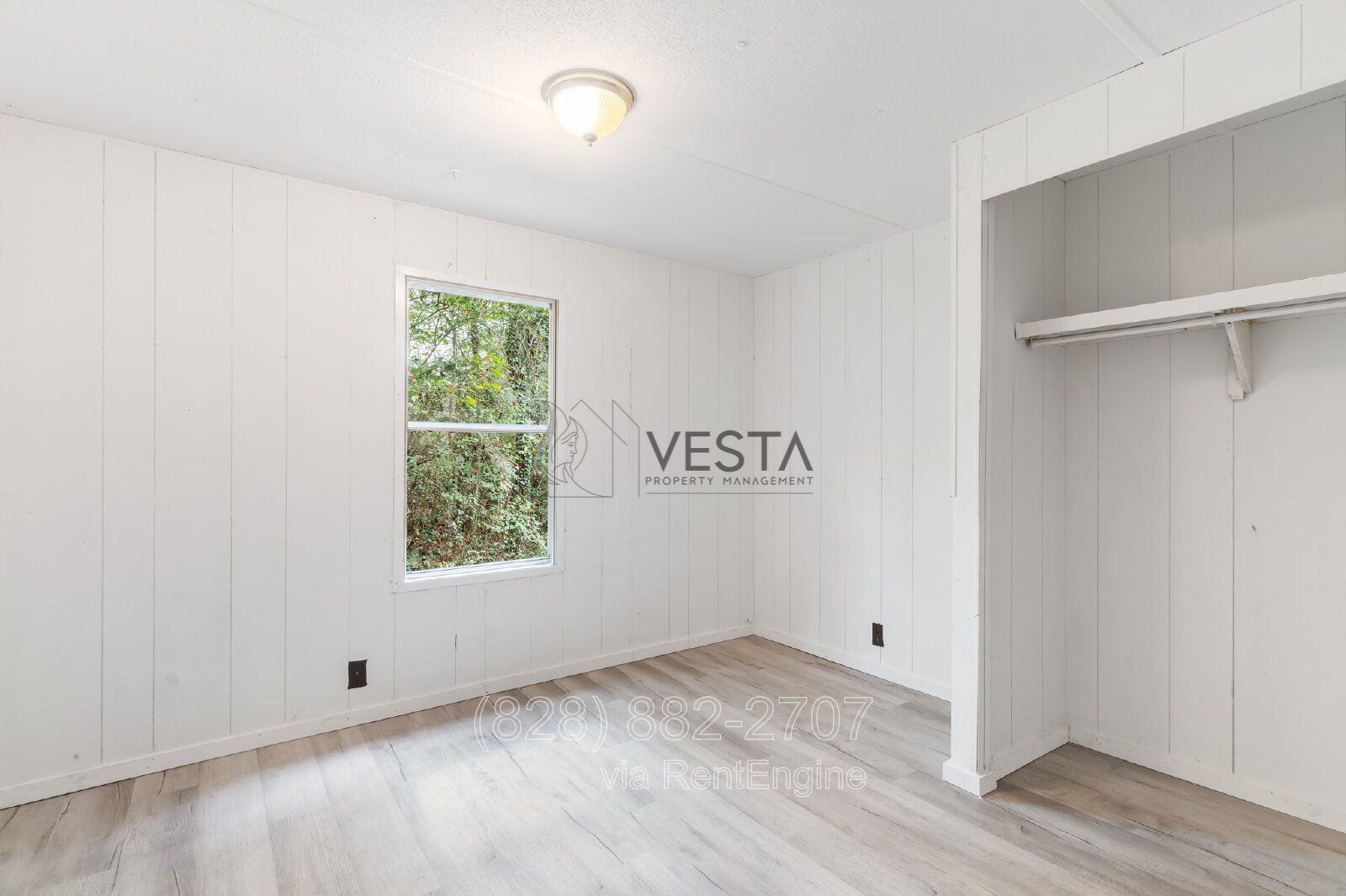 Updated 2BR/1BA Mobile Home in Asheville – Hilltop Setting, Housing Vouchers Accepted property image