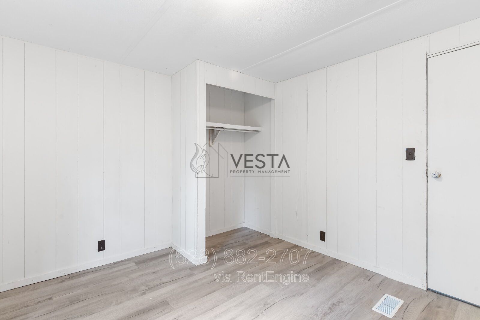 Updated 2BR/1BA Mobile Home in Asheville – Hilltop Setting, Housing Vouchers Accepted property image