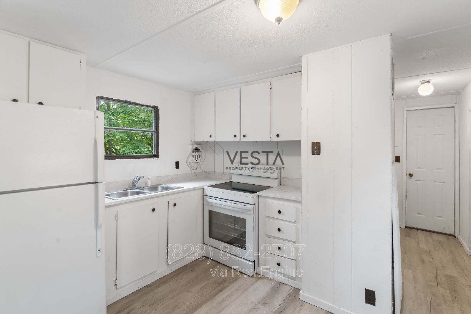 Updated 2BR/1BA Mobile Home in Asheville – Hilltop Setting, Housing Vouchers Accepted property image