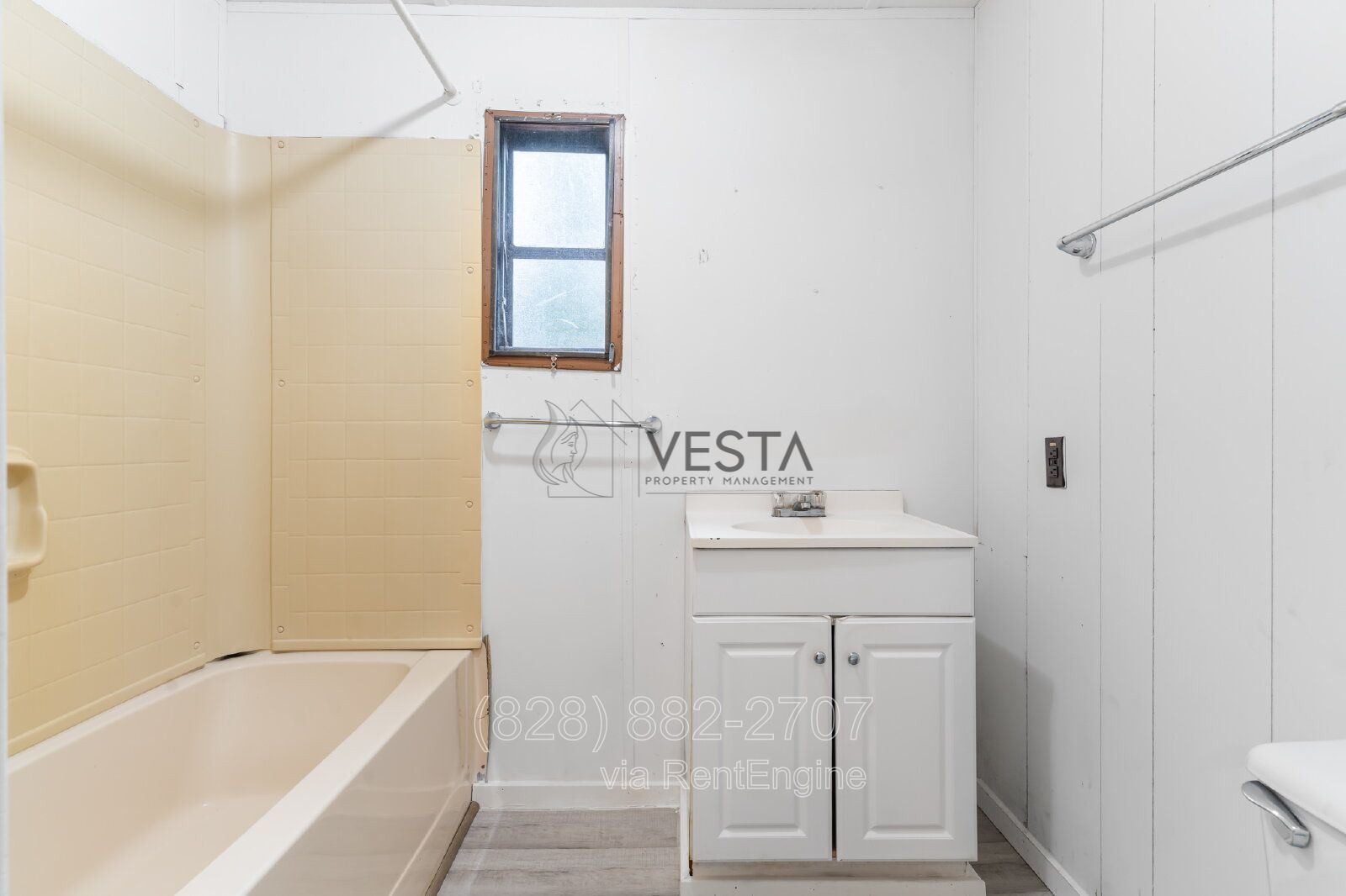 Updated 2BR/1BA Mobile Home in Asheville – Hilltop Setting, Housing Vouchers Accepted property image