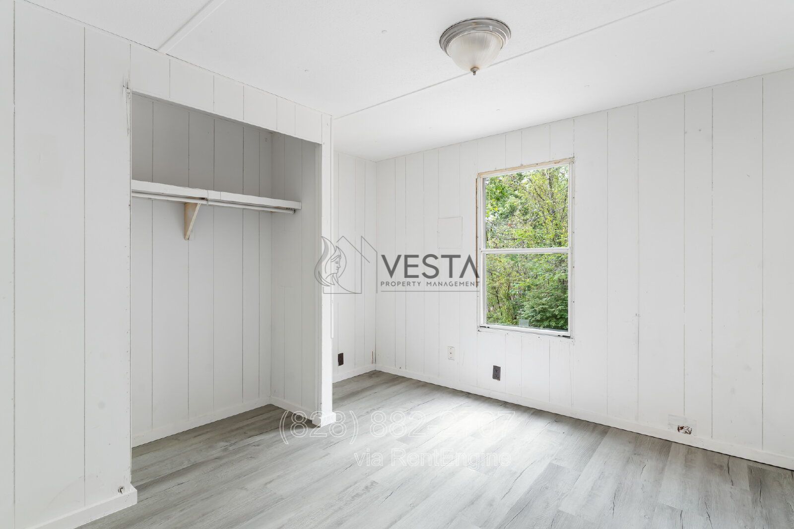 Updated 2BR/1BA Mobile Home in Asheville – Hilltop Setting, Housing Vouchers Accepted property image