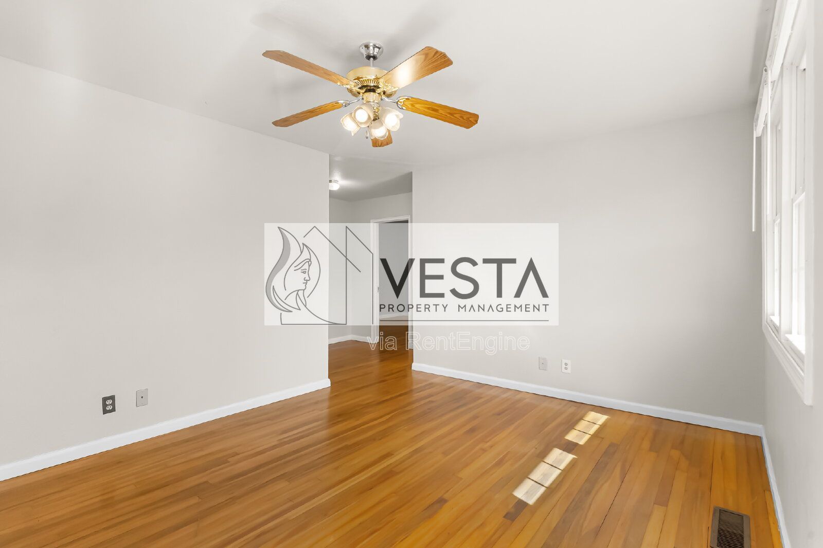 Charming 2BR/1BA Duplex with Private Deck in Peaceful Leicester Cul-de-Sac property image