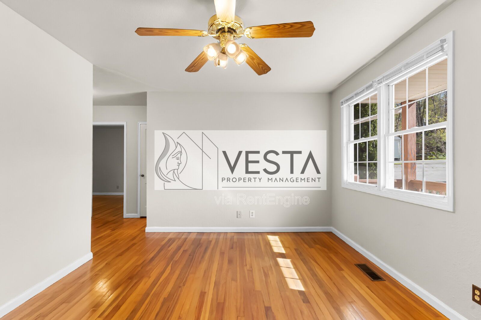 Charming 2BR/1BA Duplex with Private Deck in Peaceful Leicester Cul-de-Sac property image