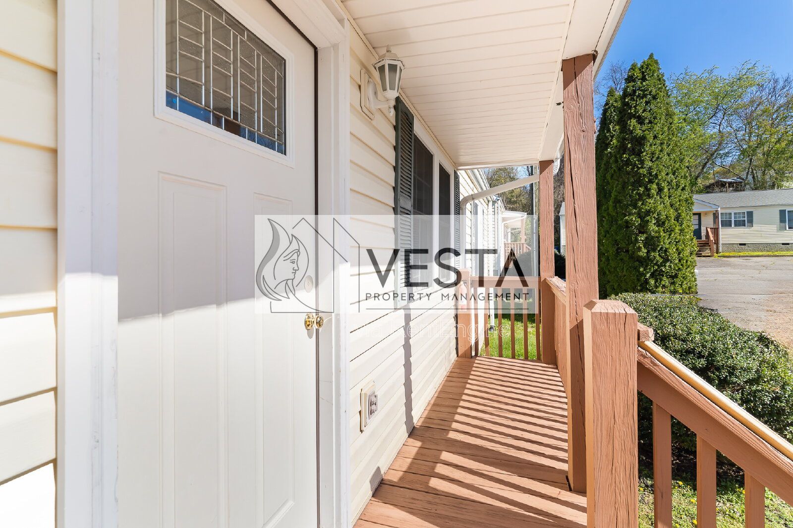Charming 2BR/1BA Duplex with Private Deck in Peaceful Leicester Cul-de-Sac property image